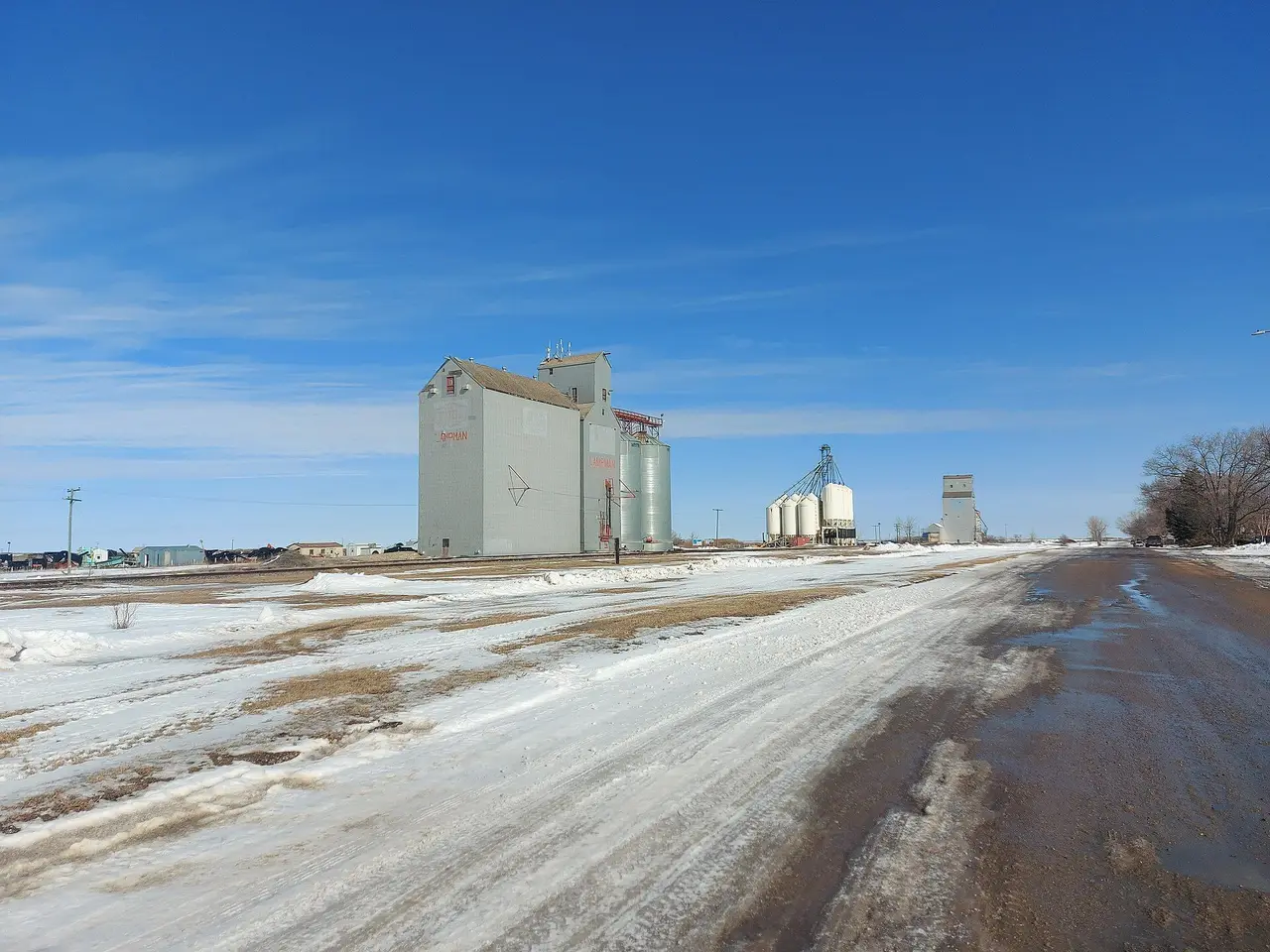 Grain elevators on Railway Ave, 2024